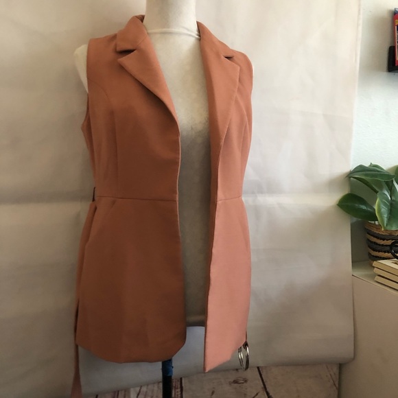 belted sleeveless blazer 4th & Reckless - Picture 4 of 9